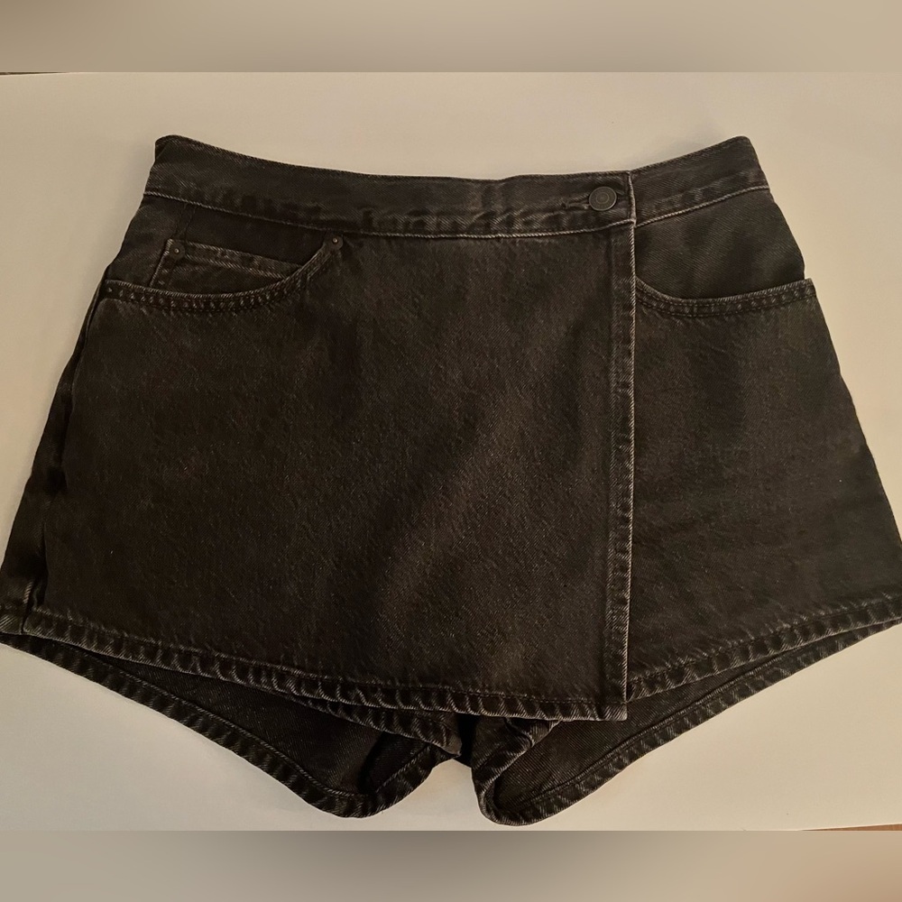 Levi’s 🌸 Denim Skort 🌸 Size 28